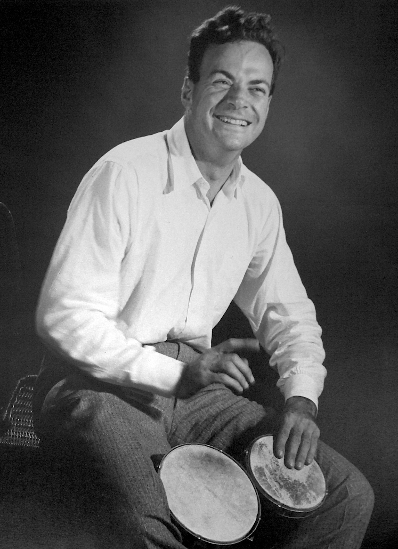 Feynman tocando bongô